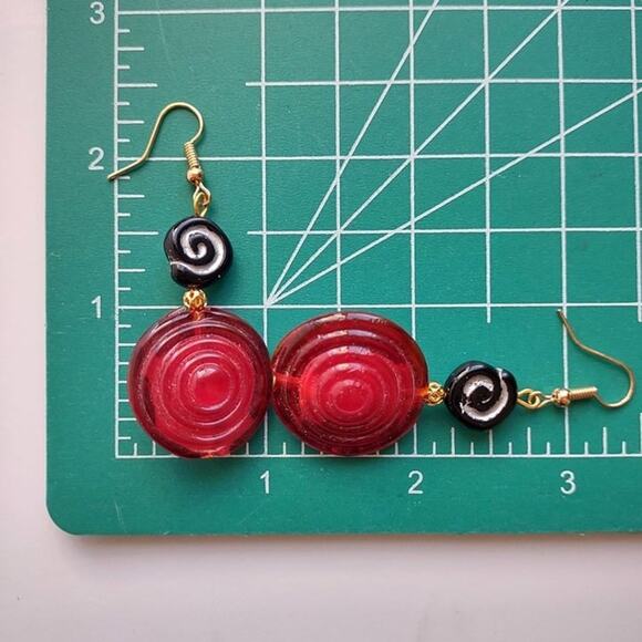 Handmade Large Red Ripple Disc and Black Spiral Glass Bead Gold Tone Earrings - Picture 5 of 5